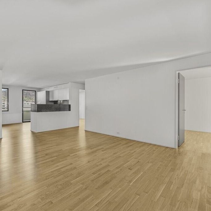 Modern apartment with exclusive amenities and an urban touch - Photo 1