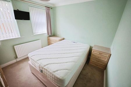 2 bedroom flat to rent - Photo 2