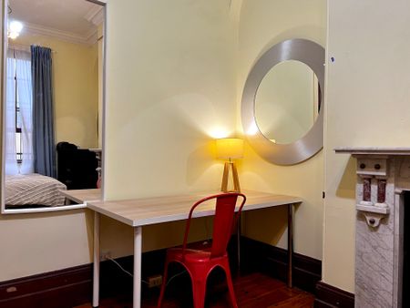Redfern - Photo 2