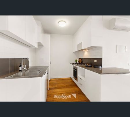 504/12 Trenerry Crescent, Abbotsford, Vic 3067 - Photo 4
