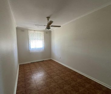 39 Clark Crescent - Photo 2