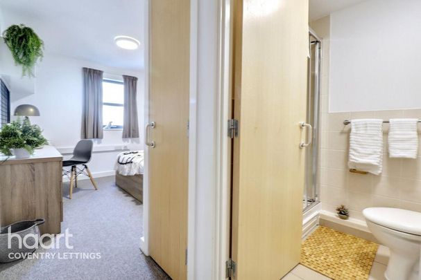 1 bedroom in a flat share to rent - Photo 1