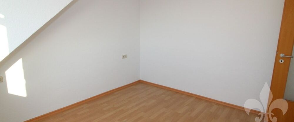 Individuelle 2 Zimmer Dachgeschosswohnung mit Balkon und Tageslichtbad im Lindenplatz/Hermsdorf - Foto 1
