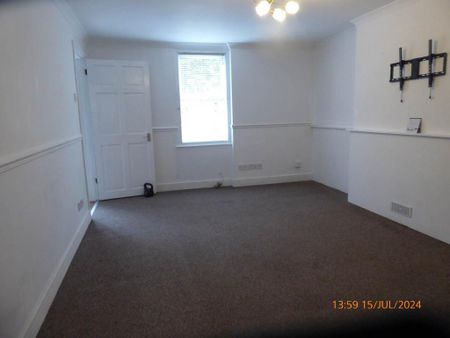 2 bedroom end of terrace house to rent - Photo 2