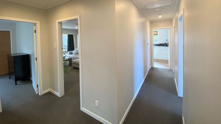 Renovated Family Home in quiet convenient location - Photo 2