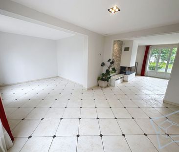 MAISON VOISINS LE BRETONNEUX - 8 pièce(s) - 182.56 m2 - Photo 2