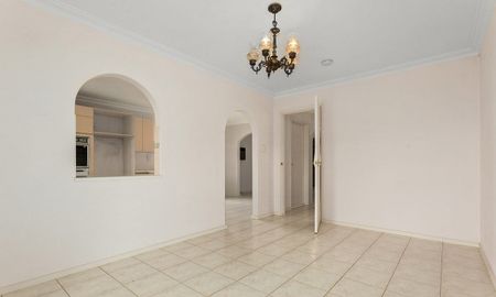LOCATION LOCATION! - Photo 2