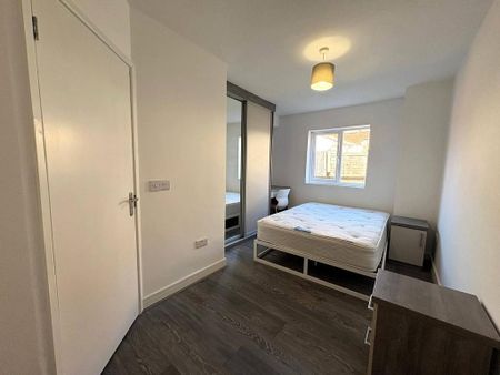 1 bedroom in a house share to rent - Photo 2