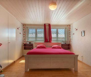 4.5 parfaitement situé, surplombant le quartier, avec balcon et vue - Photo 2