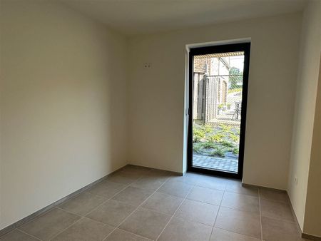 Zeer energiezuinig gelijkvloers nieuwbouw appartement met aangelegd terras, tuin (70 m²) en 3 slaapkamers. - Foto 3