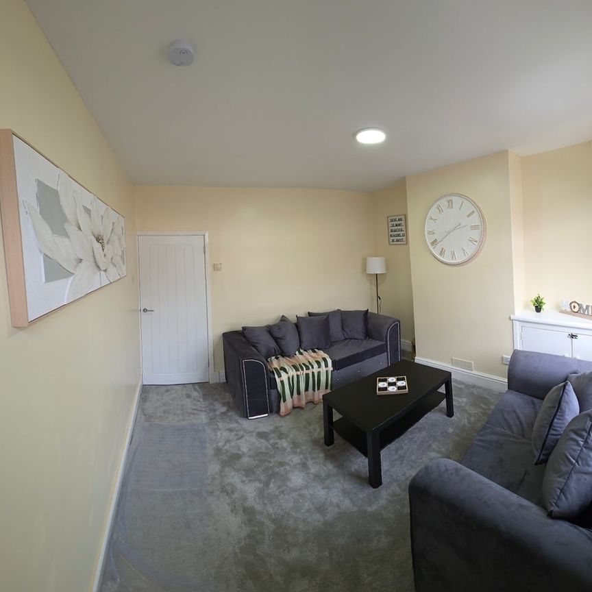 2 Bed Terraced House, Vernon Road, LE2 - Photo 1