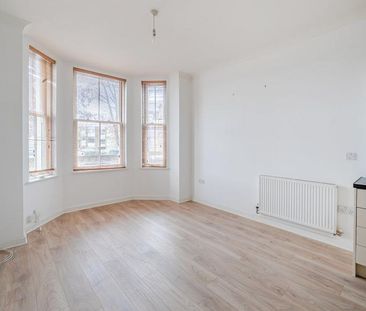 3 bedroom flat to rent - Photo 3