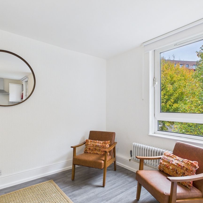 4 Bed Maisonette, Wallis Close, SW11 - Photo 1