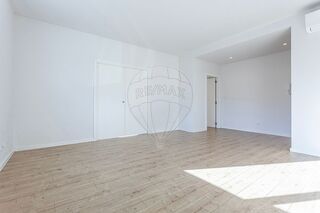 Apartment 1 bedrooms for rent Lumiar Lisboa - tennis court, solar panels, balcony, great location, air conditioning, balconies, double glazing, store room - Photo 5