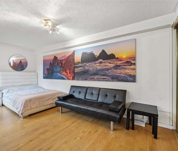 Situated in a secure development near St James's Park, London. This... - Photo 3