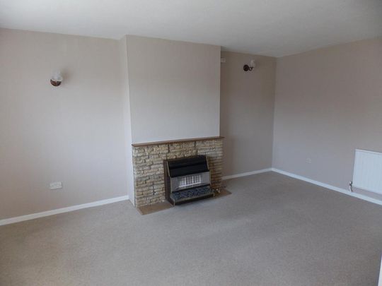 2 bedroom semi-detached bungalow to rent - Photo 1