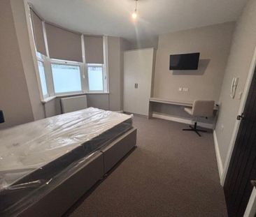 6 bedroom house of multiple occupation to rent - Photo 3