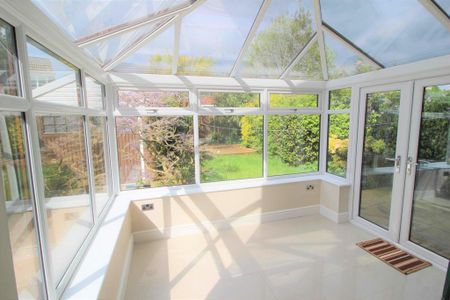 4 bedroom detached house to rent - Photo 5