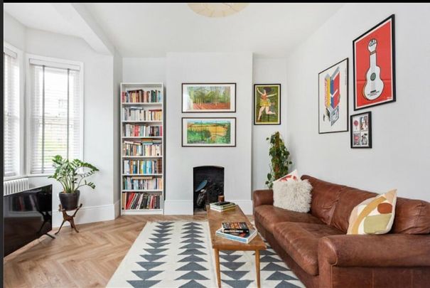 2 Bed Flat, Mount Pleasant Lane, E5 - Photo 1