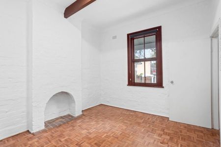 Excellent 5 Bedroom Home in a Great Location - Photo 4