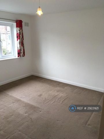 2 bedroom maisonette to rent - Photo 4