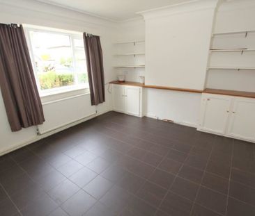 4 Bedroom Semi-Detached House, Chester - Photo 4