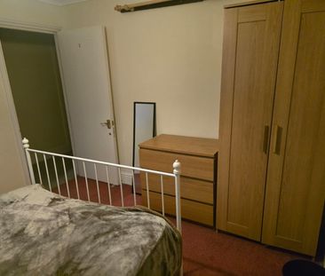 Room in a Shared House, Heathhurst Road, CR2 - Photo 5