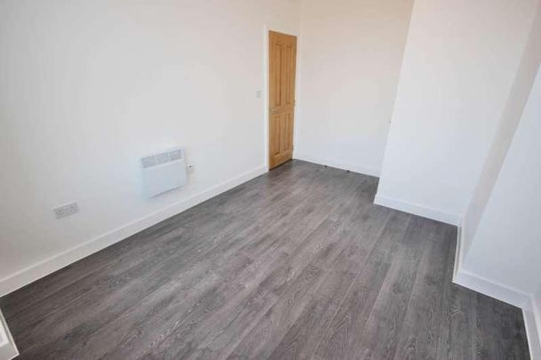 Railway Road, Leigh, WN7 - Photo 1