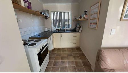 Tidy 2 bedroom home - Photo 3