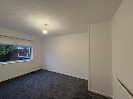 2 bedroom semi-detached bungalow to rent - Photo 4