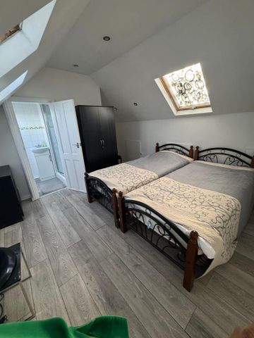 4 bedroom terraced house to rent - Photo 3