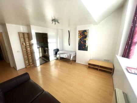 3 bedroom flat to rent - Photo 3