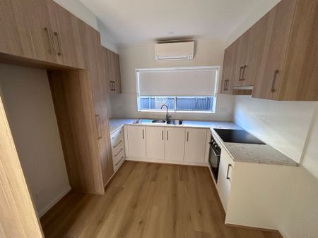 Newly Renovated 2 Bedroom Unit in a Quiet Group! - Photo 5