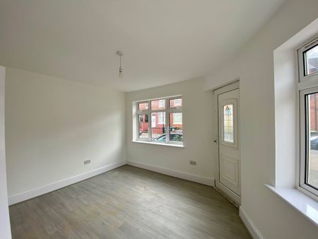 2 Bed Flat, Manton House, CV2 - Photo 2