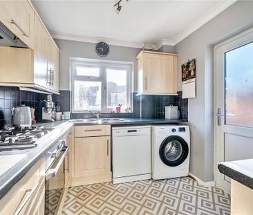 3 bedroom semi-detached house to rent - Photo 6
