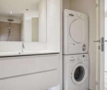 Rummelig 3-værelses lejlighed med altan, med udsigt til vand og str... - Foto 3