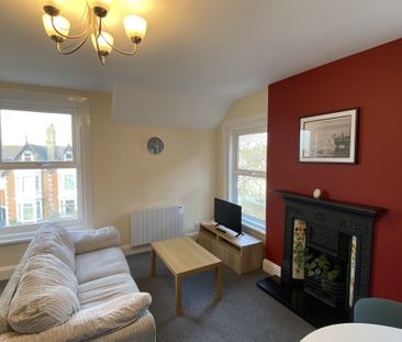 Top Floor Apartment to rent in Southsea just minutes from the pictu... - Photo 5
