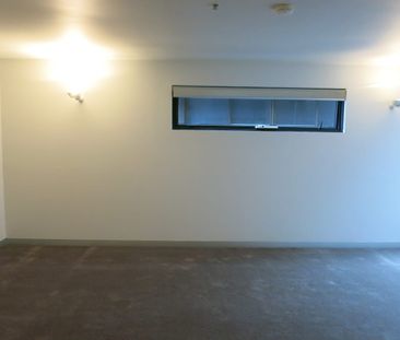 Stylish and Secure Apartment in the Heart of the Bay Street Precinct - Photo 4