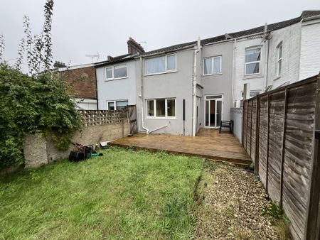 4 bed terraced house to rent in Stewart Road, Charminster, BH8 - Photo 5
