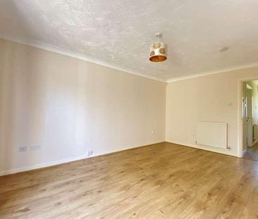 Rosebanks, Nr Town Centre, RG21 - Photo 2