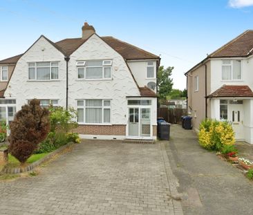 3 Bedroom Semi Detached House to Rent in Croydon - Photo 3