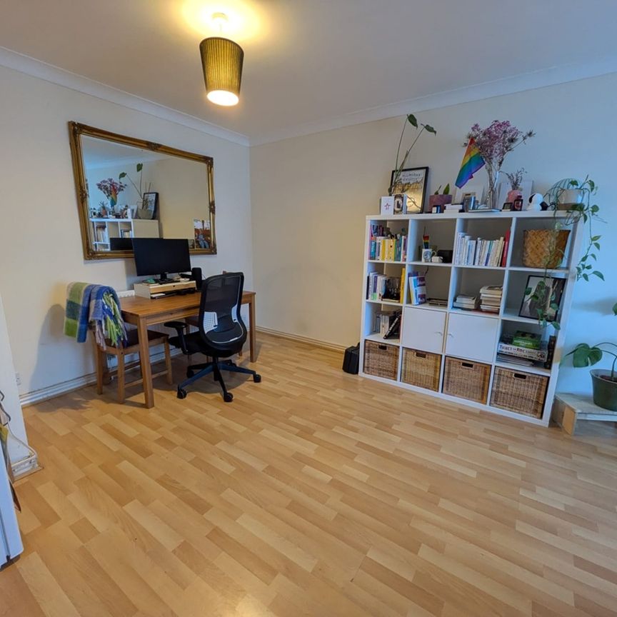 2 Bed Flat, Hackney Road, E2 - Photo 1