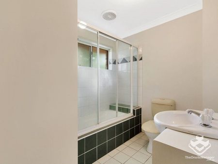 Fully air conditioned, Sunnybank Hills State School catchment, rent includes water and front hedging - Photo 5