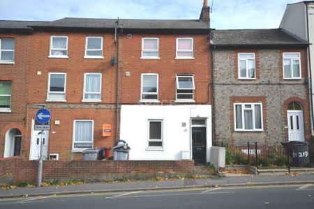 BEDSIT, Southampton Street, Reading, Berkshire, RG1 2RB - Bedsit 1 - Photo 4