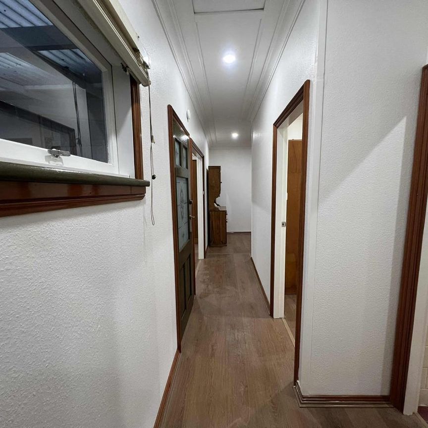 Available 31.03.25 - Photo 1