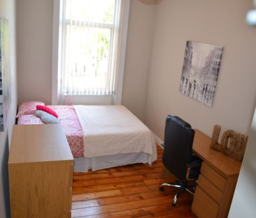 4 Double Bedroom Upper Maisonette, Heaton Road - Photo 1