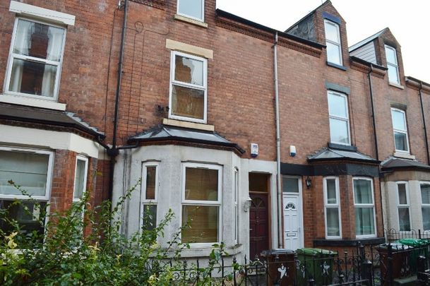 3 Bed Terraced House, Newdigate Villas, NG7 - Photo 1