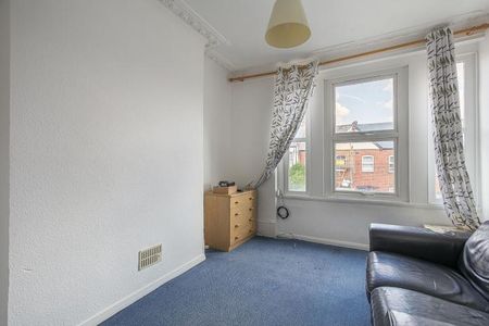 First floor 2 bedroom property located in the heart of Crouch End - Photo 5