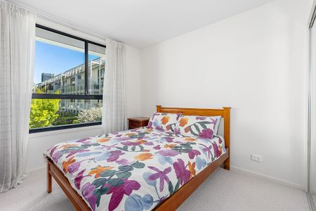 Spacious Kingston Living - Photo 4