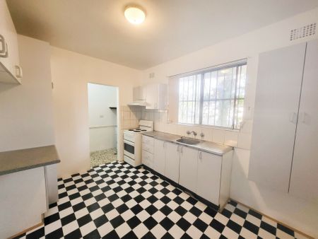 Prime Location - Photo 4